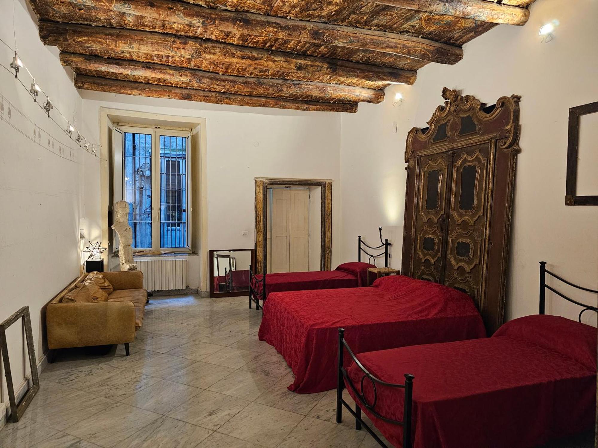 The Spanish Palace, Suites, Rooms, & Terraces Couette-café Naples