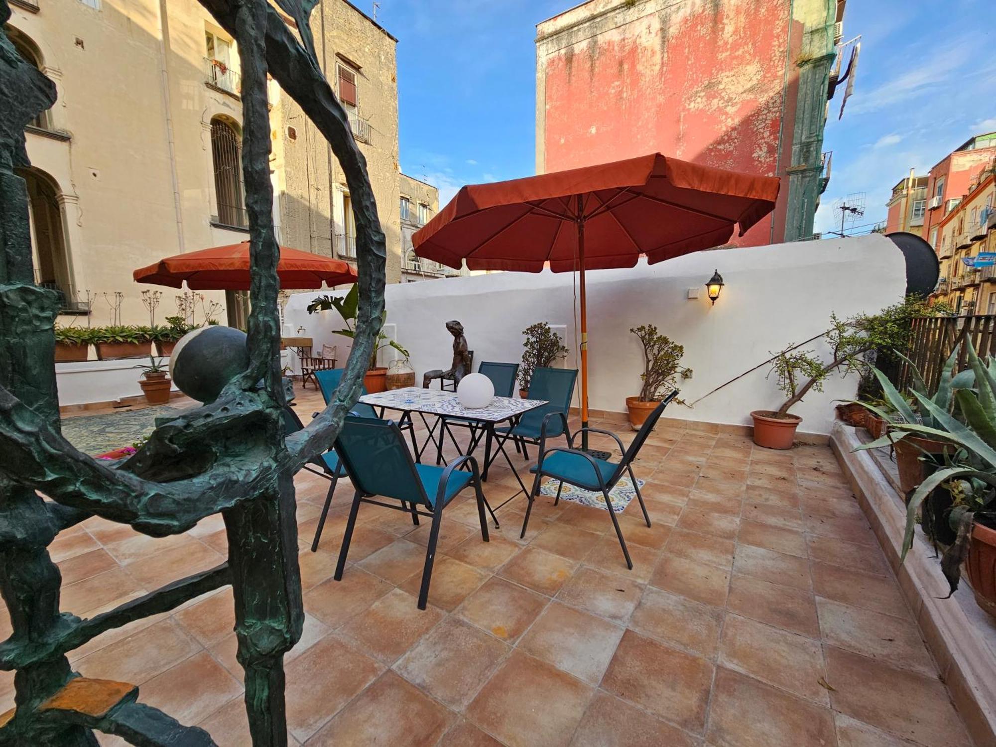 The Spanish Palace, Suites, Rooms, & Terraces Couette-café Naples