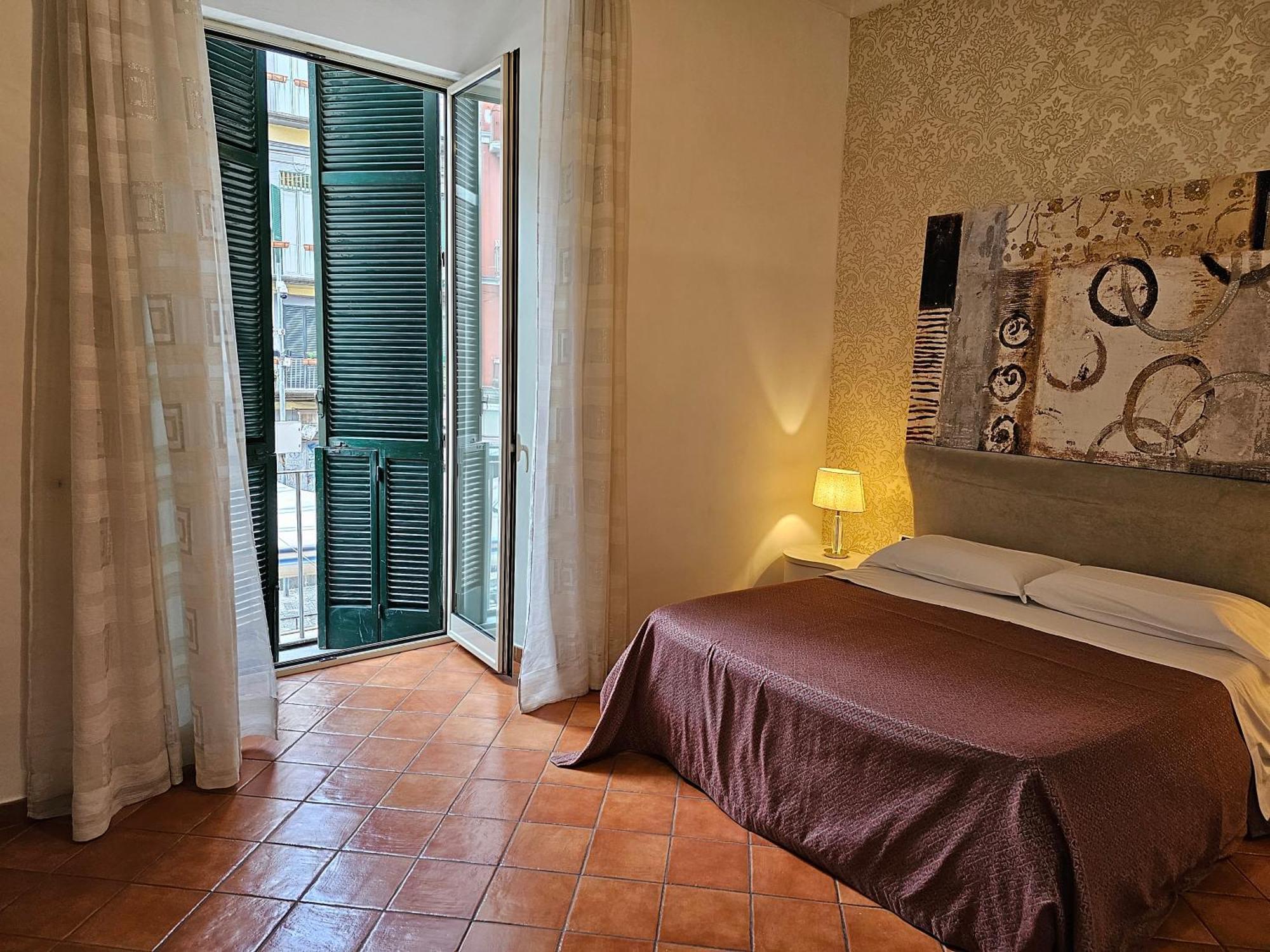 The Spanish Palace, Suites, Rooms, & Terraces Naples