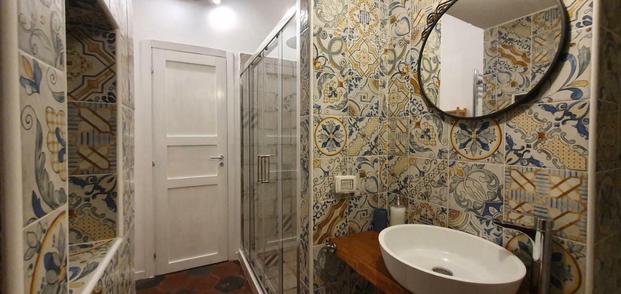 The Spanish Palace, Suites, Rooms, & Terraces Couette-café Naples